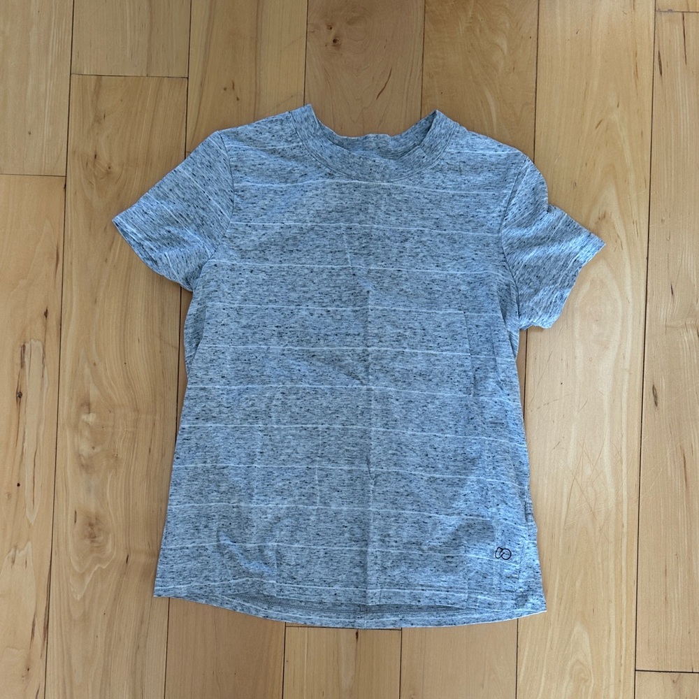 CALIA by Carrie Underwood Heathered Gray Short Sleeve Tee